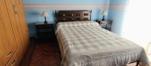 Ein Bett oder Betten in einem Zimmer der Unterkunft DEPARTAMENTO CAROL