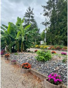 a garden with flowers and plants in a park at Mobile home proche de Europa Park in Boofzheim