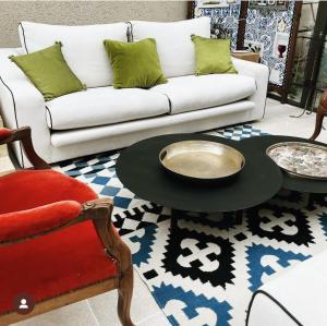 a living room with a white couch and a table at La Maison Ruffinoise in Sainte-Ruffine