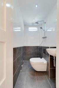 Ένα μπάνιο στο Pass the Keys Modern & Spacious 1 Bed Terrace with Free Parking +24 φωτογραφίες