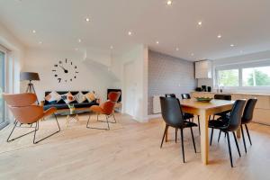 Posezení v ubytování Pass the Keys 49 Byron Square Modern and Spacious 3 Bed Home with Free Parking