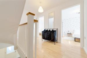 Fotografie z fotogalerie ubytování Pass the Keys 49 Byron Square Modern and Spacious 3 Bed Home with Free Parking v Cambridge