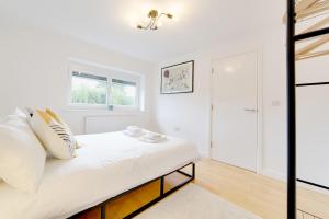 Postel nebo postele na pokoji v ubytování Pass the Keys 49 Byron Square Modern and Spacious 3 Bed Home with Free Parking