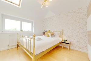 Postel nebo postele na pokoji v ubytování Pass the Keys 49 Byron Square Modern and Spacious 3 Bed Home with Free Parking