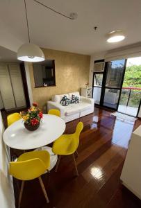 Imagen de la galería de Apto com VISTA do Pão de Açúcar, VARANDA, PISCINA, SAUNA, ACADEMIA, COZINHA COMPLETA, GARAGEM, PORTARIA 24h e MINI MERCADO, en Niterói