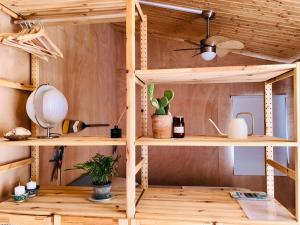 a room with wooden shelves and a ceiling at cabaña CasaOtto in Los Caños de Meca