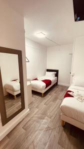 Galeriebild der Unterkunft HOTEL LOUVAIN in Paris + 57 Fotos
