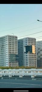 Tòa nhà nơi khách sạn căn hộ tọa lạc