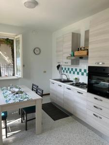 Kuchyň nebo kuchyňský kout v ubytování Sebino Holiday Home