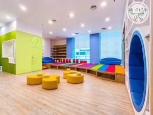Pine Tree Suites by RR JBcity的休息区