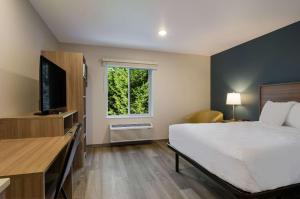 TV a/nebo společenská místnost v ubytování WoodSpring Suites Olympia - Lacey