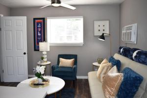 BSU Playland 2bd 1b Fully Remodeled on Bsu Campus的休息区