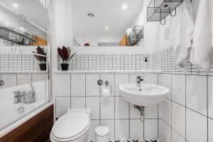 a white bathroom with a toilet and a sink at Oriental Suite 2 BED 2 BATH Netflix and FREE Parking, GAMES- MAIHOM in Birmingham