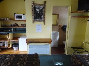 Cucina o angolo cottura di Glow Worm Accommodation