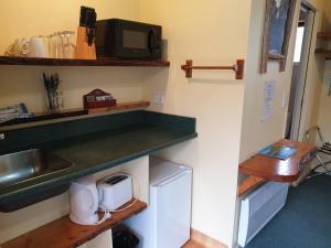 Cucina o angolo cottura di Glow Worm Accommodation