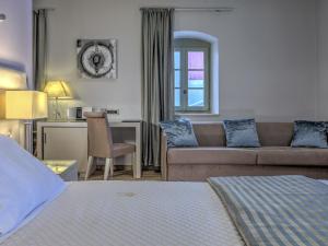 A bed or beds in a room at Fiscardonna Luxury Suites