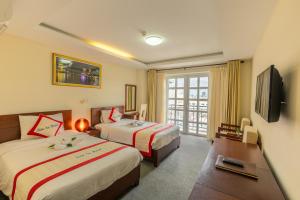 Postel nebo postele na pokoji v ubytování Tien Sa Danang Hotel + 16 fotografií