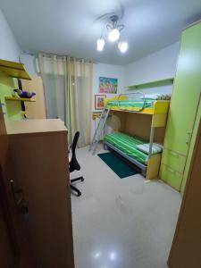 a room with a bunk bed and a desk and a room with a desk gmaxwell at Affitta camere da Marcello in Santo Spirito