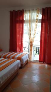 Giường trong phòng chung tại Apartments Aza