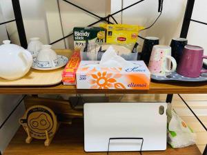 Comodidades para preparar café e chá em 無料駐車場 3階建て一軒家 最大10人 3寝室 2トイレ ペットOK家族団体向き Usj 道頓堀 難波近い