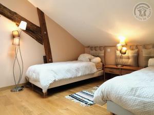 Postel nebo postele na pokoji v ubytování Grand gîte rénové avec terrasse, parking privé et équipements complets, proche Versailles et nature - FR-1-527-41 + 21 fotografií