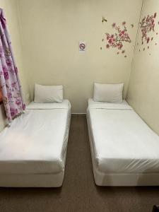 Postel nebo postele na pokoji v ubytování Hotel BB Inn @ Cameron