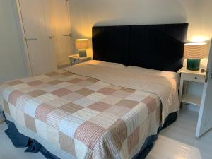 Postel nebo postele na pokoji v ubytování The Captains