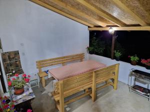 Gallery image of Zavojsko jezero - kuća Mitić in Pirot +10 photos