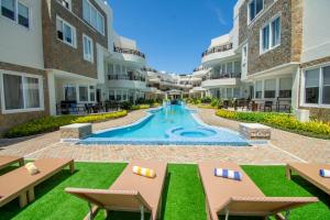 an image of the courtyard of a apartment building with a swimming pool at 7Stones Boracay in Boracay