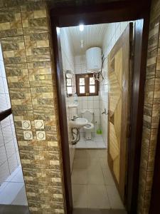 a bathroom with a toilet and a sink at Résidence Agnès et Victor (RAV) in Bangui