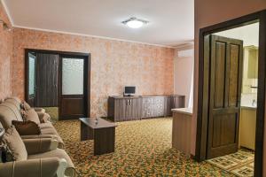 Зона вітальні в Hotel Abi