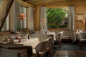 Reštaurácia alebo iné gastronomické zariadenie v ubytovaní Villa Genziana