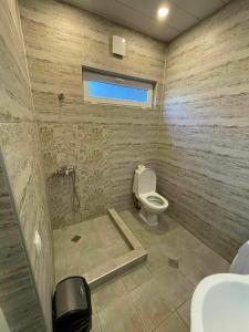 Vonios kambarys apgyvendinimo įstaigoje Borjomi View