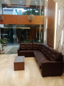 Posezení v ubytování Grand Courtyard Business Hotel