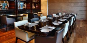 Restaurant o un lloc per menjar a Neelkanth Hotel