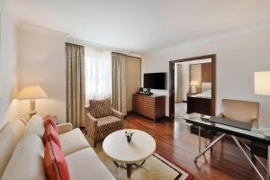 TV o dispositivi per l'intrattenimento presso Sheraton Oman Hotel