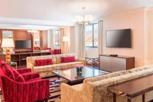 TV o dispositivi per l'intrattenimento presso Sheraton Oman Hotel