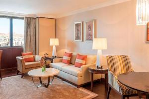 Area soggiorno di Sheraton Oman Hotel
