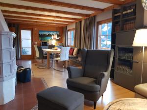 Televízia a/alebo spoločenská miestnosť v ubytovaní Panorama Chalet Montafon