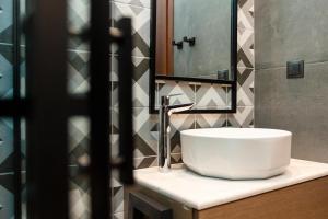 Valaoritou 3 Luxury Rooms的一间浴室