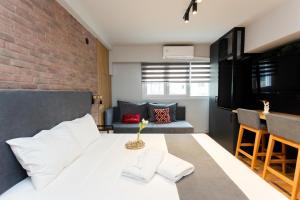 Valaoritou 3 Luxury Rooms客房内的一张或多张床位