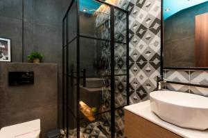Valaoritou 3 Luxury Rooms的一间浴室