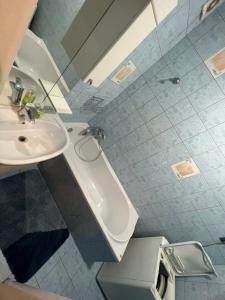 a bathroom with a sink and a toilet and a shower at Plne vybavený trojizbový apartmán neďaleko centra in Levice