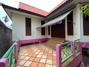 Balkón nebo terasa v ubytování Mae Somboon House