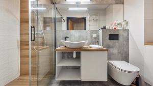 Ένα μπάνιο στο Apartament Sutileza 9 C - Perłowa Przystań Holiday City
