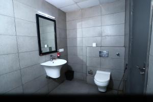 Baðherbergi á Hotel A4U sector 45 Gurgaon