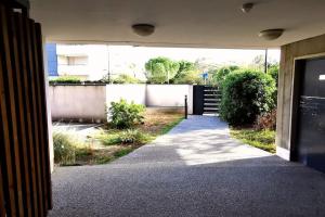 Κήπος έξω από το Grand studio lumineux et sa terrasse au calme