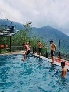Hồ bơi trong/gần Phượng Chi Homestay Venuestay
