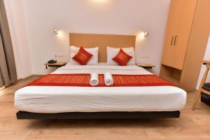 Rúm í herbergi á Hotel A4U sector 45 Gurgaon