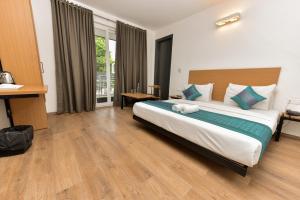 Postel nebo postele na pokoji v ubytování Hotel A4U sector 45 Gurgaon
